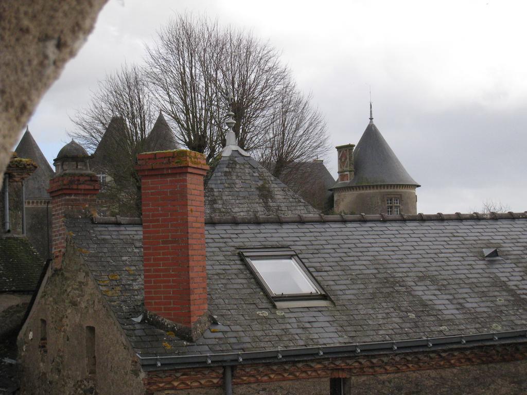 Le Logis Des Tourelles Acomodação com café da manhã Beaupréau Exterior foto