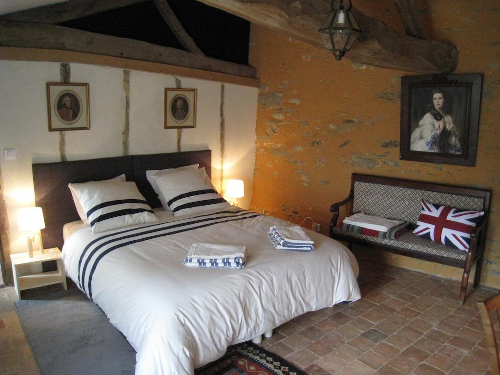 Le Logis Des Tourelles Acomodação com café da manhã Beaupréau Quarto foto