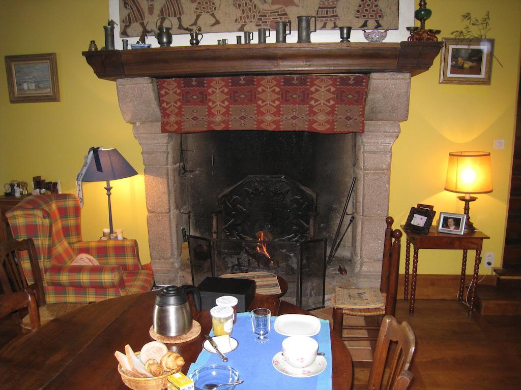 Le Logis Des Tourelles Acomodação com café da manhã Beaupréau Quarto foto